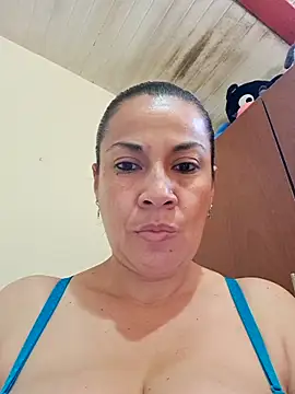 Snapshot of Zaralu_ chatting on November 8, 2025, 12:42 pm Zaralu online show from November 8, 2025, 12:42 pm