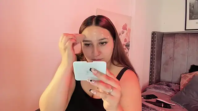 Alaia Cute online show from December 4, 2025, 3:49 am