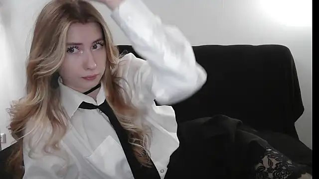 Snapshot of ErikaShyy chatting on April 23, 2026, 12:29 pm ErikaShyy online show from April 23, 2026, 12:29 pm