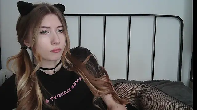 ErikaShyy online show from July 17, 2026, 10:23 am