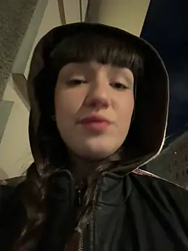 Sophie Avory online show from March 16, 2025, 6:01 pm