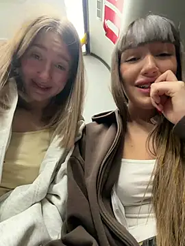 Snapshot of Sophie_Avory chatting on February 8, 2026, 5:21 pm Sophie Avory online show from February 8, 2026, 5:21 pm