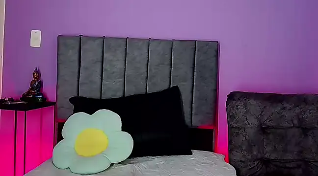 Snapshot of GabrielaMK chatting on March 9, 2025, 11:36 am GabrielaMK online show from March 9, 2025, 11:36 am