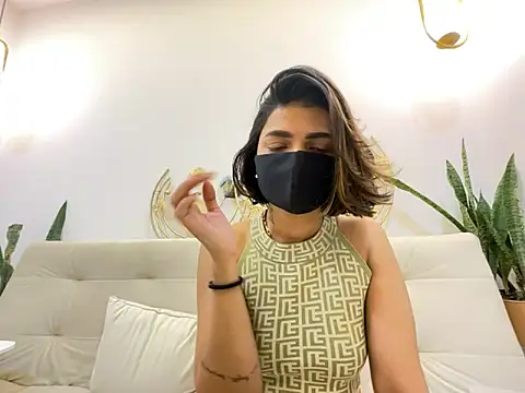 Snapshot of MaYaa__11 chatting on February 11, 2025, 12:25 pm MaYaa 11 online show from February 11, 2025, 12:25 pm