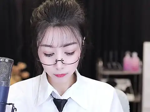 Nuyoah-77 online show from September 23, 2025, 4:03 pm