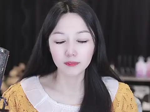 Nuyoah-77 online show from April 4, 2026, 7:48 am