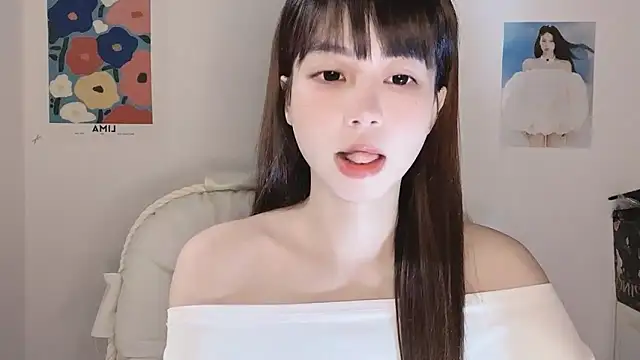 -Hottie online show from November 15, 2025, 4:11 pm