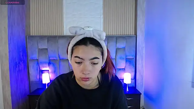 Mia Rinn online show from November 3, 2025, 2:09 pm