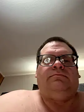 Snapshot of treatbobnicer chatting on December 16, 2025, 5:50 pm treatbobnicer online show from December 16, 2025, 5:50 pm