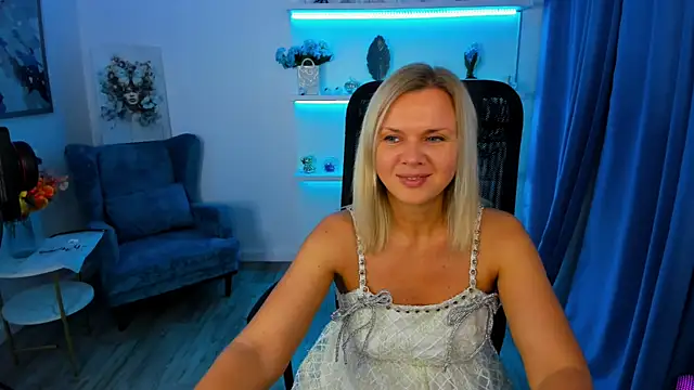 Snapshot of AgathaKlouin chatting on November 11, 2025, 7:08 pm AgathaKlouin online show from November 11, 2025, 7:08 pm