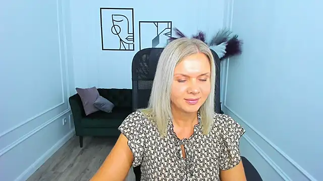 Snapshot of AgathaKlouin chatting on November 9, 2025, 7:40 pm AgathaKlouin online show from November 9, 2025, 7:40 pm