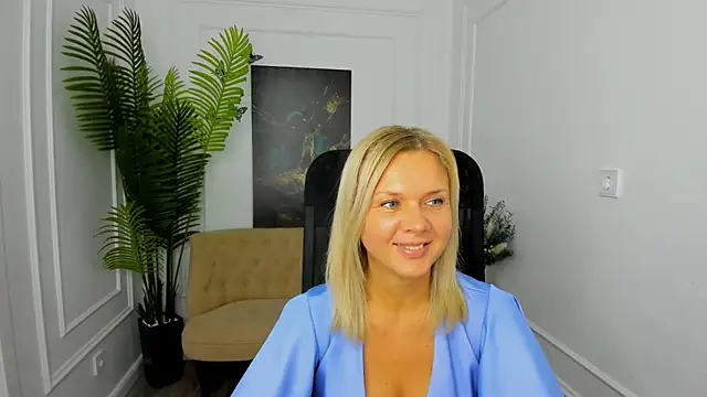 Snapshot of AgathaKlouin chatting on November 30, 2025, 7:47 pm AgathaKlouin online show from November 30, 2025, 7:47 pm