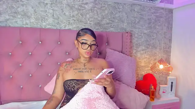 Snapshot of Mia_Jansen chatting on February 6, 2026, 2:13 pm Mia Jansen online show from February 6, 2026, 2:13 pm