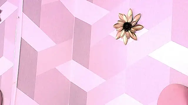 Snapshot of KylieMonnett chatting on December 21, 2025, 12:35 am KylieMonnett online show from December 21, 2025, 12:35 am