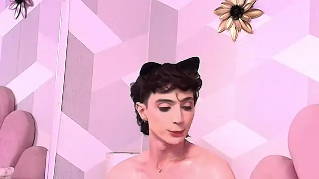 Snapshot of KylieMonnett chatting on December 18, 2025, 7:50 pm KylieMonnett online show from December 18, 2025, 7:50 pm