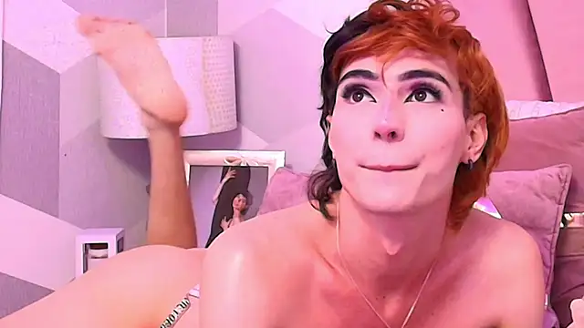 Snapshot of KylieMonnett chatting on February 25, 2026, 3:18 am KylieMonnett online show from February 25, 2026, 3:18 am