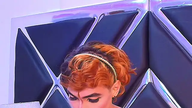 Snapshot of KylieMonnett chatting on February 20, 2026, 6:26 am KylieMonnett online show from February 20, 2026, 6:26 am