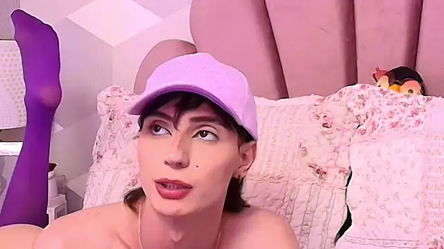 Snapshot of KylieMonnett chatting on November 15, 2025, 10:14 pm KylieMonnett online show from November 15, 2025, 10:14 pm