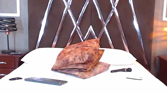 EmilyKnight online show from March 1, 2025, 1:43 am