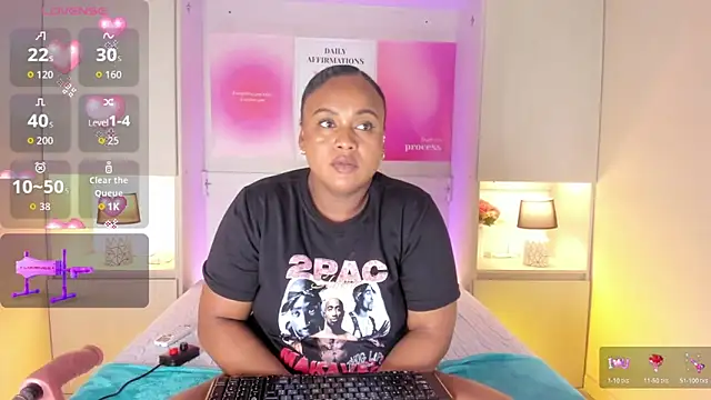 Snapshot of EmilyyStuart chatting on December 21, 2025, 8:05 am EmilyyStuart online show from December 21, 2025, 8:05 am