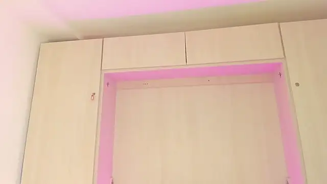 Snapshot of EmilyyStuart chatting on December 16, 2025, 4:06 am EmilyyStuart online show from December 16, 2025, 4:06 am