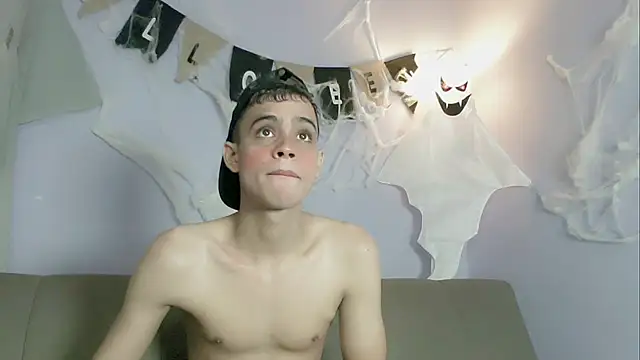 zacariasss  online show from November 1, 2025, 3:24 am