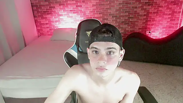 zacariasss  online show from October 1, 2025, 4:06 am