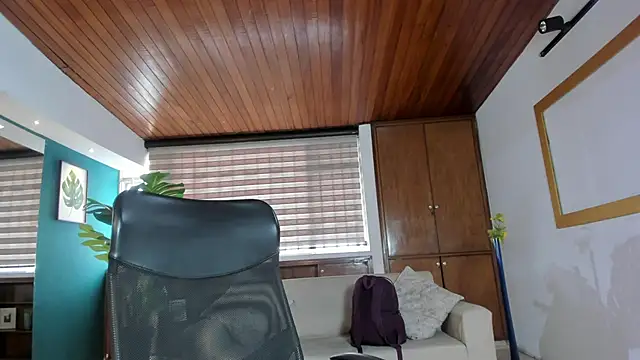 Lyssa Muller online show from November 25, 2025, 1:33 pm