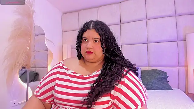 Snapshot of Miley_Collins chatting on November 21, 2025, 7:24 pm Miley Collins online show from November 21, 2025, 7:24 pm