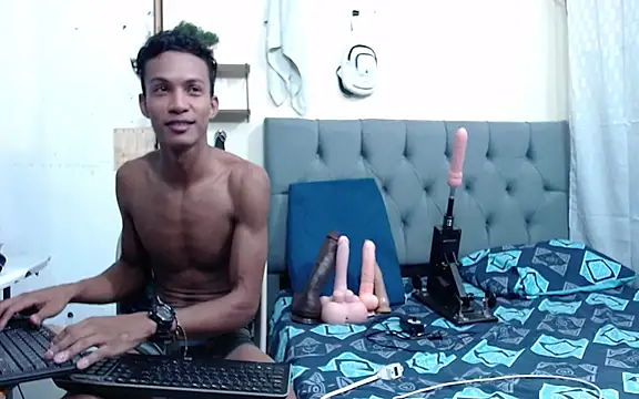 Snapshot of Ryan_Vergon chatting on March 14, 2025, 2:53 am Ryan Vergon online show from March 14, 2025, 2:53 am