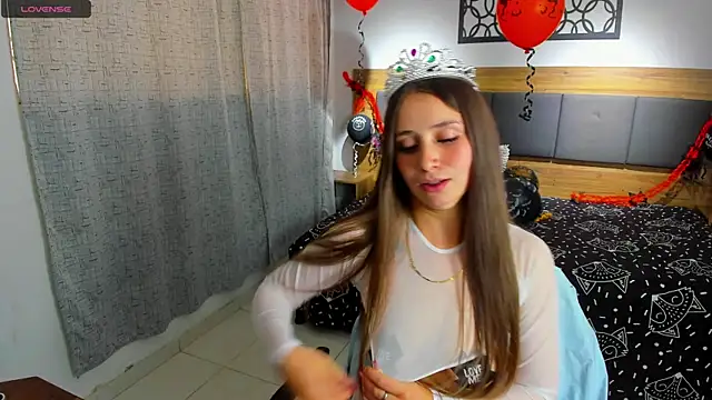 Snapshot of martina_lujann chatting on October 31, 2025, 1:19 pm martina lujann online show from October 31, 2025, 1:19 pm