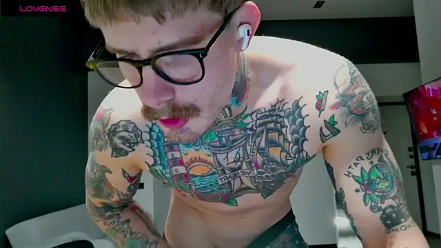 Snapshot of white_King9999 chatting on November 6, 2025, 1:15 pm white King9999 online show from November 6, 2025, 1:15 pm