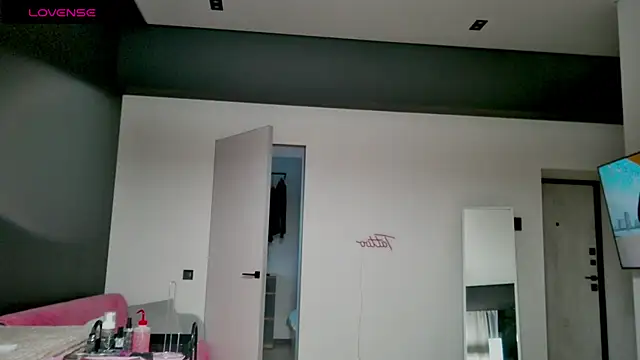 Snapshot of white_King9999 chatting on November 22, 2025, 1:43 pm white King9999 online show from November 22, 2025, 1:43 pm