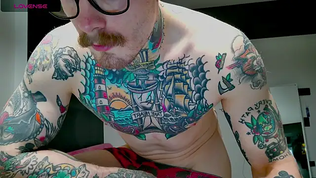 Snapshot of white_King9999 chatting on October 25, 2025, 12:28 pm white King9999 online show from October 25, 2025, 12:28 pm