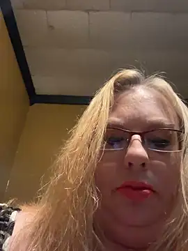 CherishWilliams online show from April 18, 2026, 7:44 am