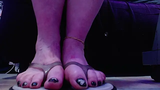 Snapshot of Luciana_Ass chatting on October 21, 2025, 6:29 pm Luciana Ass online show from October 21, 2025, 6:29 pm