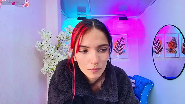 Dafne huges online show from November 21, 2025, 7:02 pm