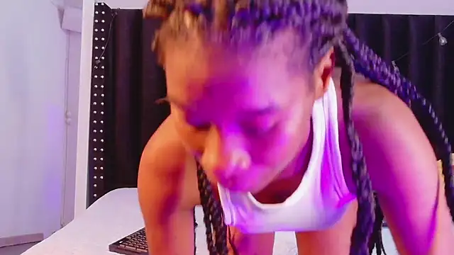 Snapshot of petitelittleebony chatting on November 30, 2025, 11:55 am petitelittleebony online show from November 30, 2025, 11:55 am