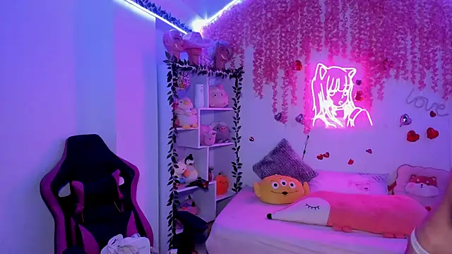 cat kitty18  online show from March 18, 2025, 12:40 am