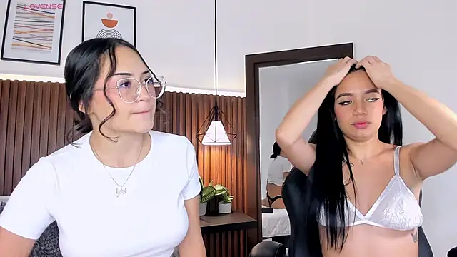 Snapshot of emma_white_01 chatting on February 28, 2025, 2:42 am emma white 01 online show from February 28, 2025, 2:42 am