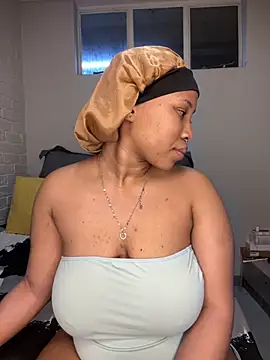 Snapshot of DrippinCaramelCutie chatting on November 20, 2025, 9:36 pm DrippinCaramelCutie online show from November 20, 2025, 9:36 pm