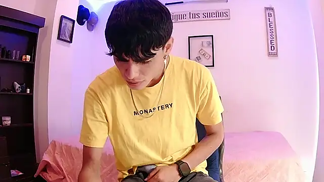 harrytomson 1 online show from September 18, 2025, 6:11 pm