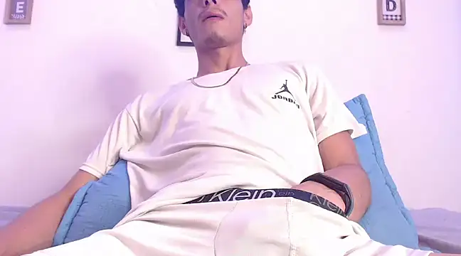 harrytomson 1 online show from February 23, 2025, 8:28 am