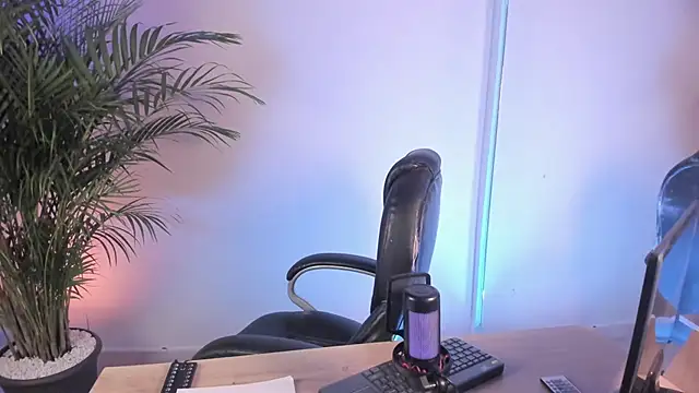 Snapshot of zoe_roux21 chatting on February 8, 2026, 3:04 am zoe roux21 online show from February 8, 2026, 3:04 am