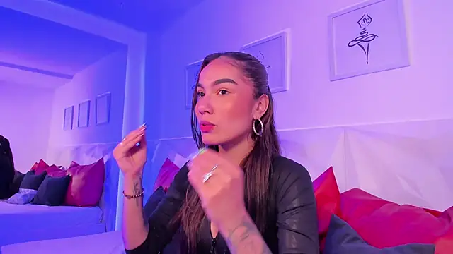 scarlet castro online show from April 7, 2026, 5:04 pm