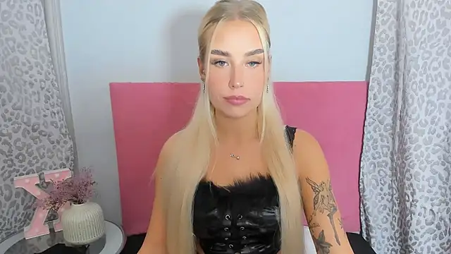 Snapshot of KristyHoney chatting on November 14, 2025, 8:12 pm KristyHoney online show from November 14, 2025, 8:12 pm