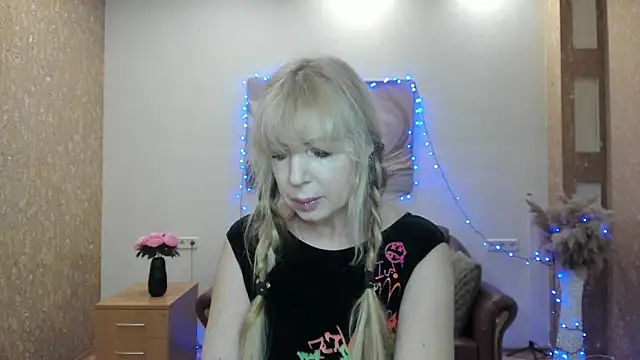 Snapshot of Anna_Diax chatting on February 4, 2026, 12:44 pm Anna Diax online show from February 4, 2026, 12:44 pm