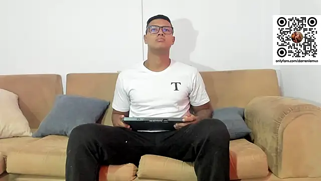 Darren hot2 online show from February 7, 2025, 6:24 pm