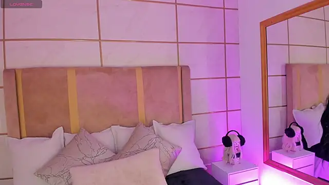 Snapshot of Kittenmeuw chatting on February 9, 2025, 3:43 am Kittenmeuw online show from February 9, 2025, 3:43 am