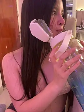 annaharper- online show from December 5, 2025, 4:00 am